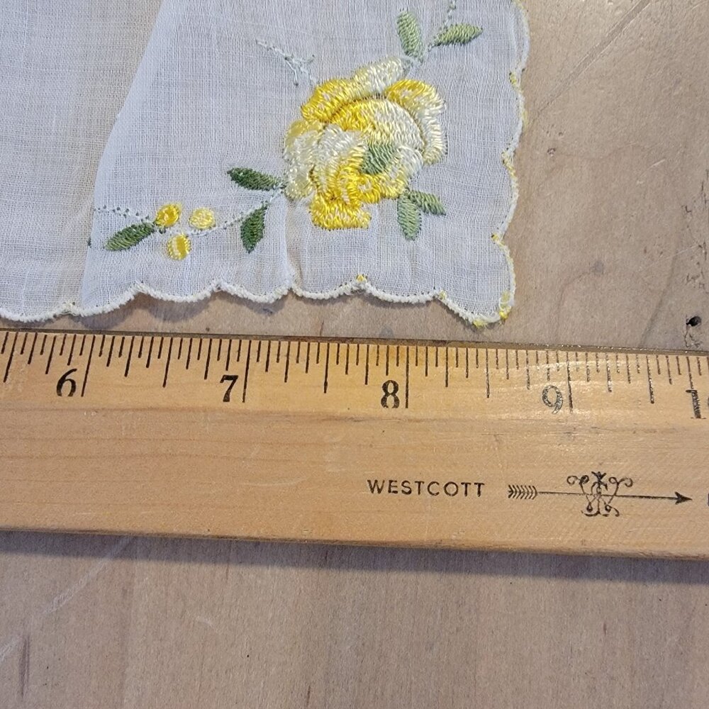 Vintage Floral Handkerchief Cotton Yellow Flowers Floral Ruffle Edge 9 Sq In - Picture 4 of 4